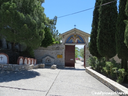 Intrarea în Mănăstirea Archangelos